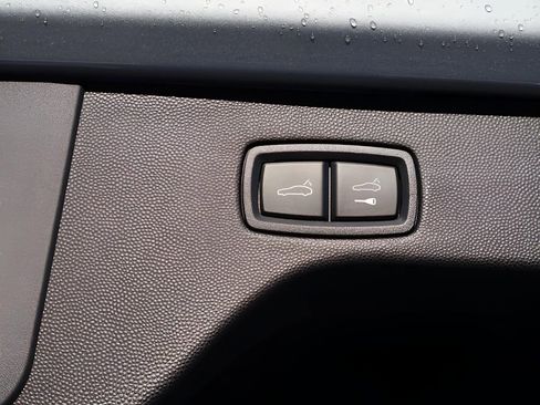 New 2025 Porsche Macan 4S Electric image 19