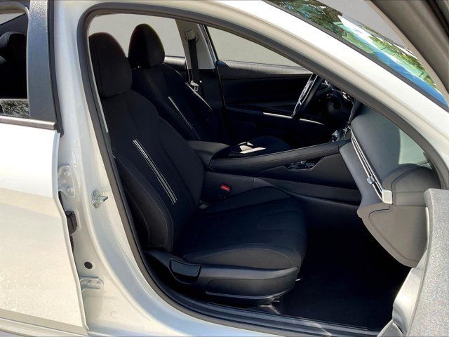 Used 2023 Hyundai Elantra SEL w/ Convenience Package FWD image 9