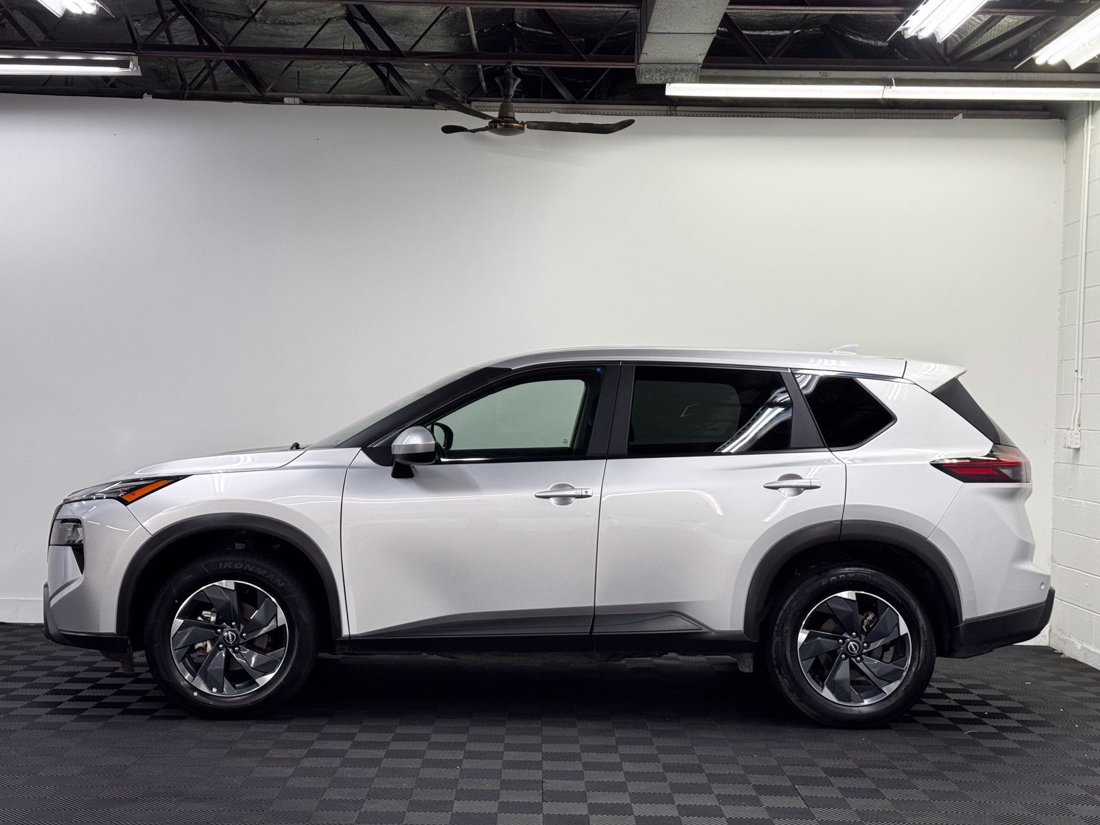 Certified 2024 Nissan Rogue SV AWD/4WD image 4