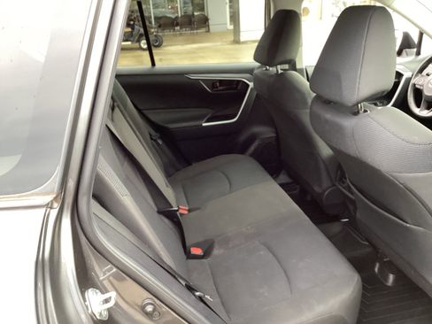 Used 2022 Toyota RAV4 LE FWD image 11