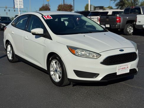 Used 2016 Ford Focus SE image 3