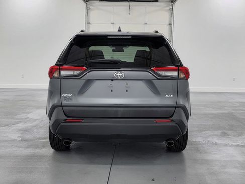 Used 2020 Toyota RAV4 XLE FWD image 7