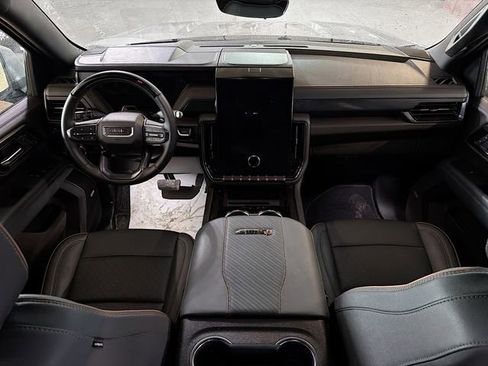 Used 2025 GMC Yukon XL AT4 w/ Premium Trailering Package image 10