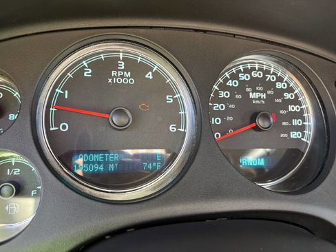 Used 2011 GMC Yukon Denali image 31