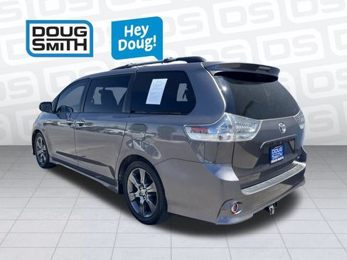 Used 2016 Toyota Sienna SE Premium FWD image 34