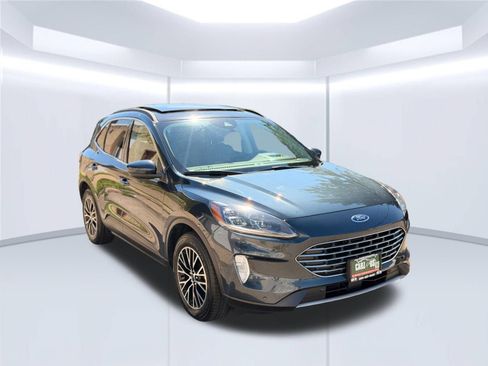Used 2022 Ford Escape Titanium w/ Titanium Premium Package FWD image 3