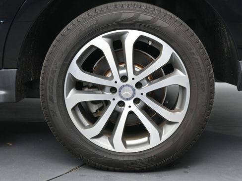 Used 2016 Mercedes-Benz GLE 350 w/ Premium Package image 23