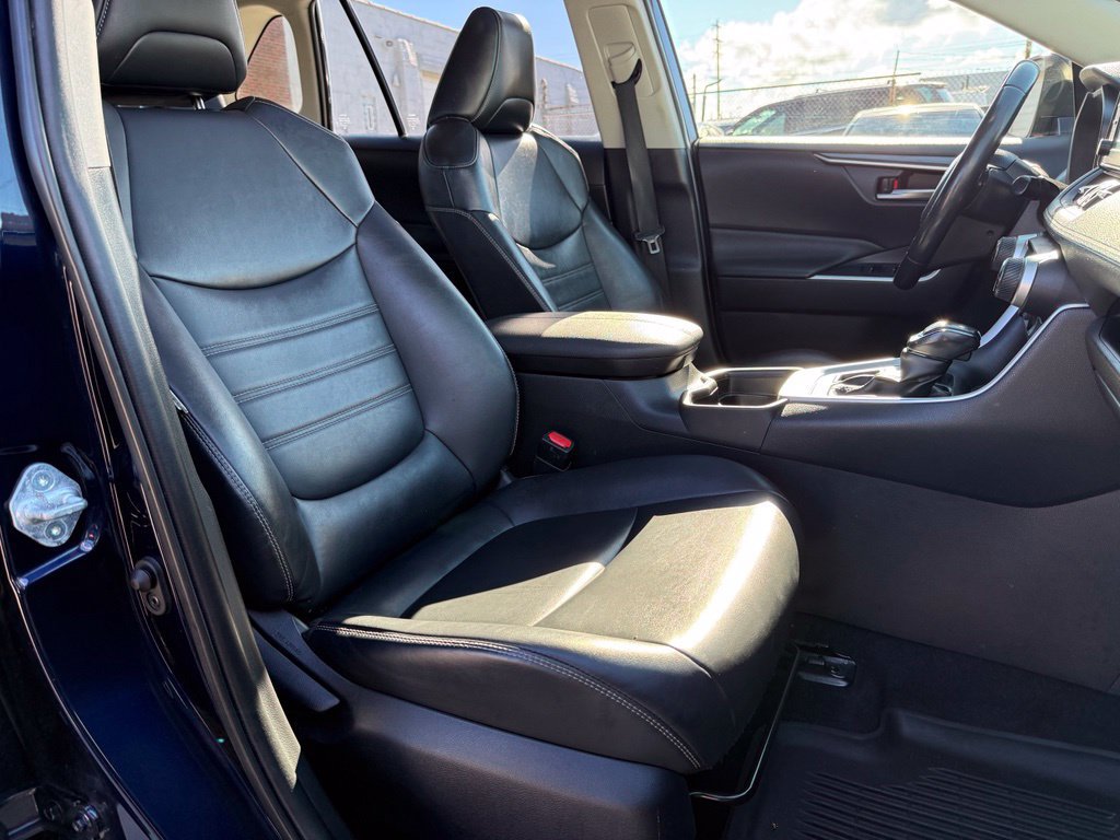 Used 2021 Toyota RAV4 XLE Premium AWD/4WD image 29