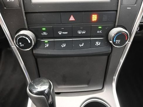 Used 2017 Toyota Camry SE FWD image 9
