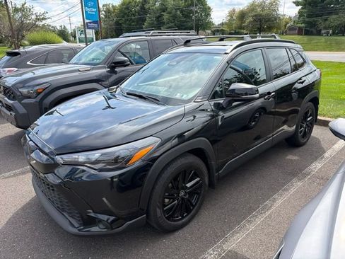 Used 2024 Toyota Corolla Cross AWD Hybrid w/ Moonroof Package image 3