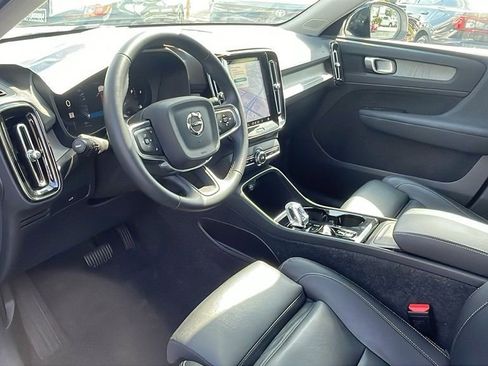 Used 2025 Volvo XC40 B5 Plus AWD/4WD image 10