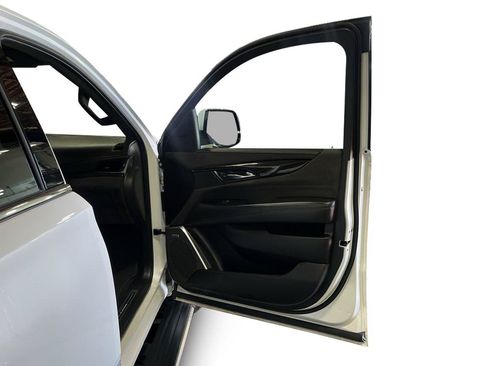 Used 2020 Cadillac Escalade ESV Platinum AWD/4WD image 22