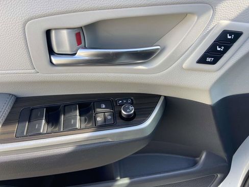 Used 2024 Toyota Sienna Limited FWD image 15
