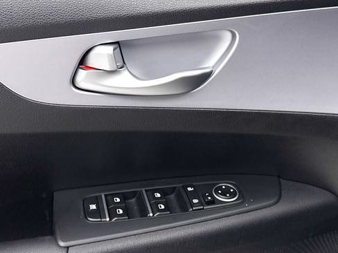 Used 2024 Kia Forte LXS w/ LXS Technology Package FWD image 25