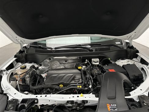 Used 2025 Chevrolet Trax RS w/ Driver Confidence Package image 36