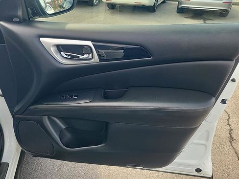 Used 2019 Nissan Pathfinder SV w/ SV Tech Package image 26