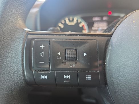 Used 2021 Nissan Rogue S FWD image 24