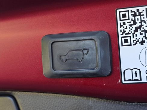 Used 2023 Toyota RAV4 Limited image 15