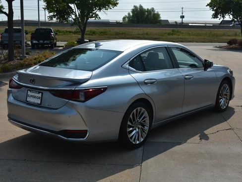 Used 2023 Lexus ES 300h Ultra Luxury w/ Accessory Package (Z2) FWD image 5