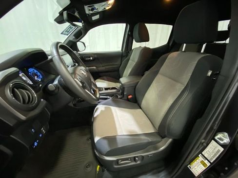 Certified 2023 Toyota Tacoma TRD Off-Road image 9