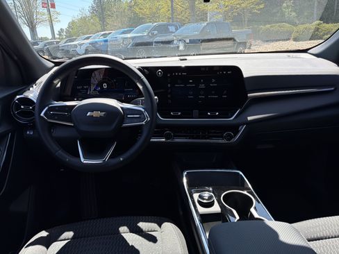 Used 2026 Chevrolet Equinox LT w/ Safety and Technology Package FWD image 21