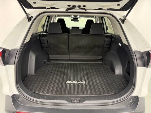 Used 2024 Toyota RAV4 LE AWD/4WD image 5