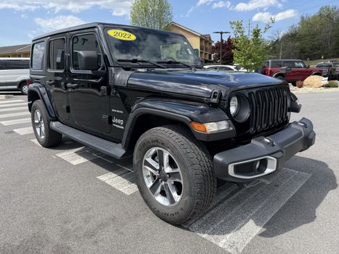 Used 2022 Jeep Wrangler Unlimited Sahara w/ Cold Weather Group AWD/4WD image 3