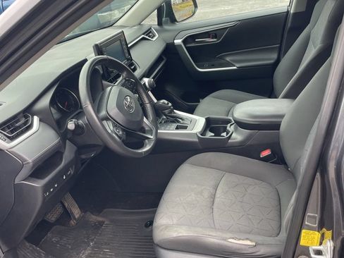 Used 2020 Toyota RAV4 XLE AWD/4WD image 5