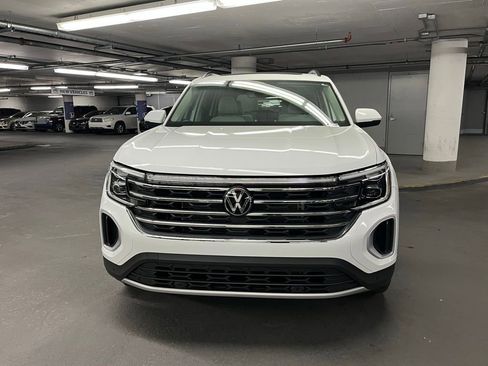 Used 2024 Volkswagen Atlas SE w/ Panoramic Sunroof Package AWD/4WD image 34