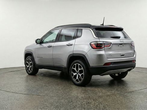Used 2025 Jeep Compass Limited image 6
