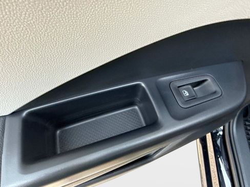 New 2025 Volkswagen Taos SE image 7