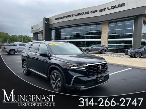Used 2025 Honda Pilot Elite image 1