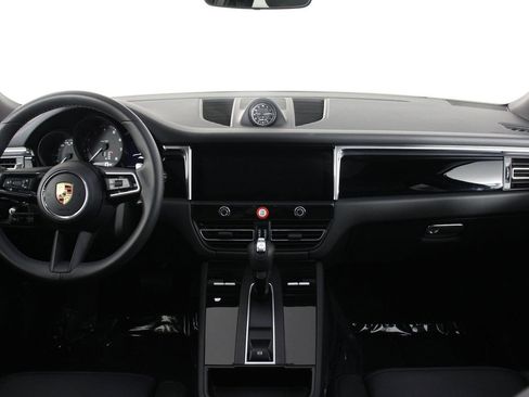 Used 2025 Porsche Macan AWD/4WD image 21