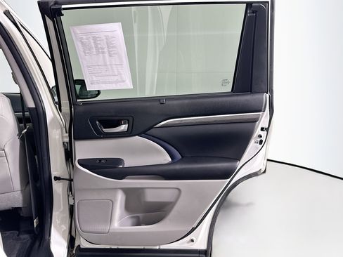 Used 2018 Toyota Highlander Limited FWD image 34