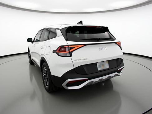 Used 2025 Kia Sportage LX image 6