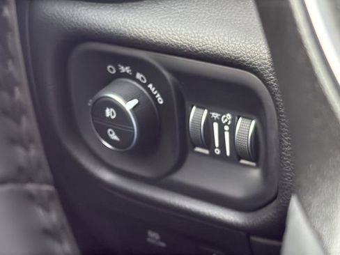 Used 2024 RAM 1500 Laramie AWD/4WD image 18