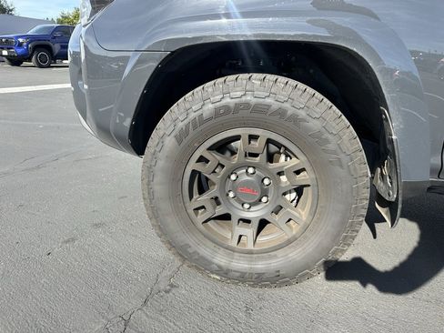 Used 2024 Toyota 4Runner TRD Off-Road Premium image 7