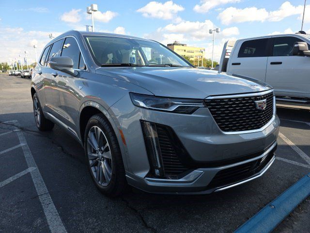 Used 2025 Cadillac XT6 Premium Luxury w/ Technology Package FWD image 2
