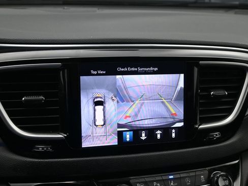 Used 2020 Chrysler Pacifica Touring-L Plus FWD image 14