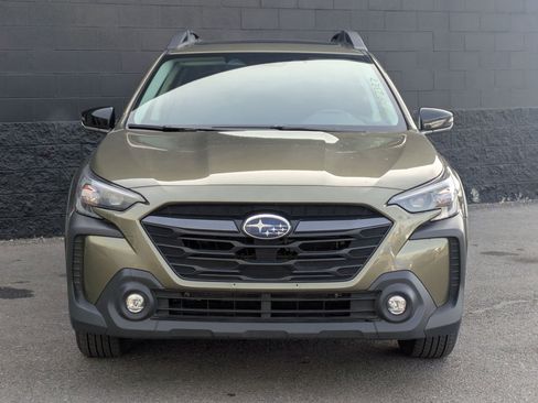 Used 2025 Subaru Outback Premium image 2
