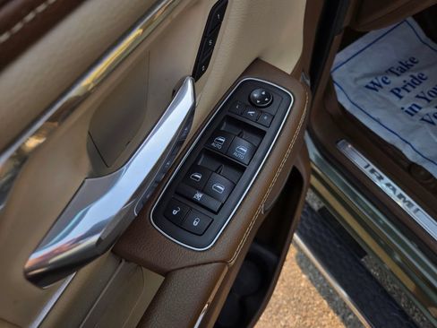 Used 2021 RAM 1500 Laramie AWD/4WD image 12