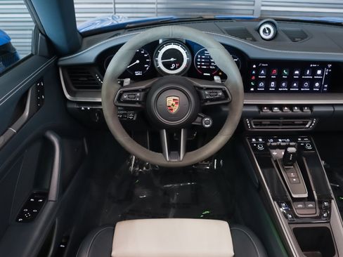 Certified 2022 Porsche 911 Targa 4S AWD/4WD image 15