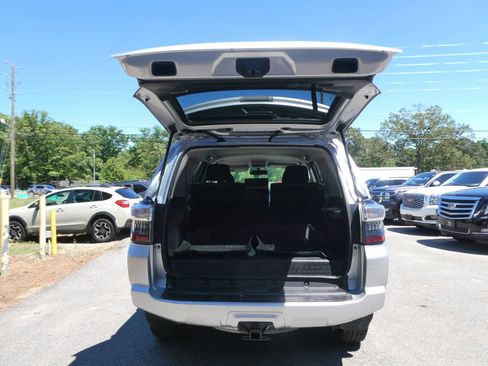 Used 2016 Toyota 4Runner SR5 AWD/4WD image 7