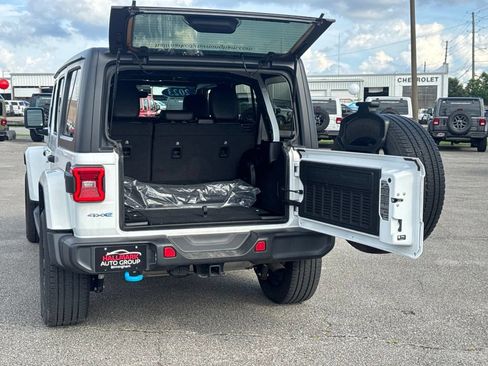 Used 2023 Jeep Wrangler Unlimited Sahara w/ Cold Weather Group AWD/4WD image 10
