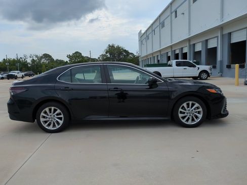 Used 2021 Toyota Camry LE FWD image 4