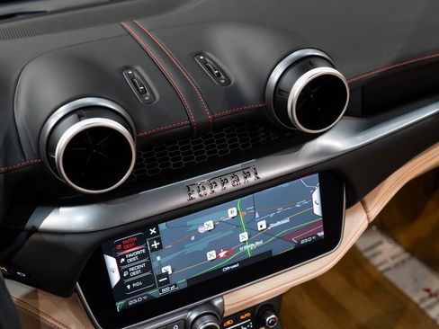 Certified 2023 Ferrari Portofino M image 31