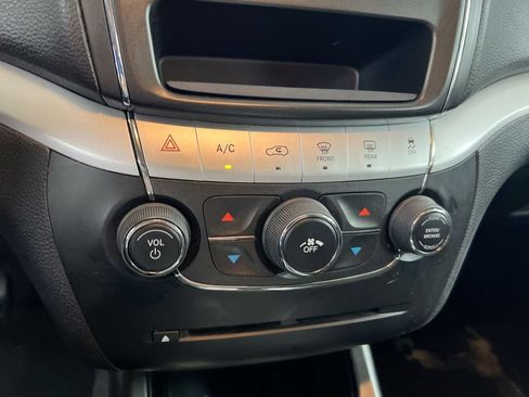 Used 2017 Dodge Journey SXT w/ Comfort/Convenience Group FWD image 15