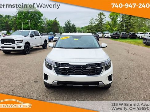 Used 2024 Kia Seltos LX AWD/4WD image 2
