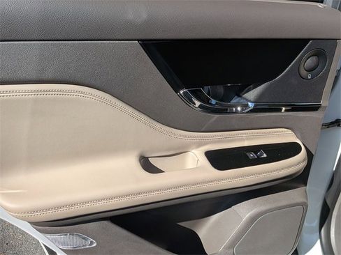 Used 2020 Lincoln Corsair Reserve image 27