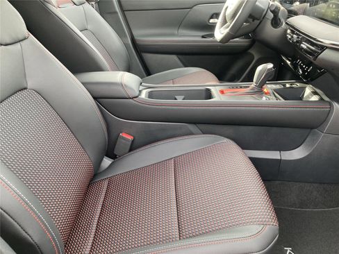 New 2025 Nissan Kicks SR image 36